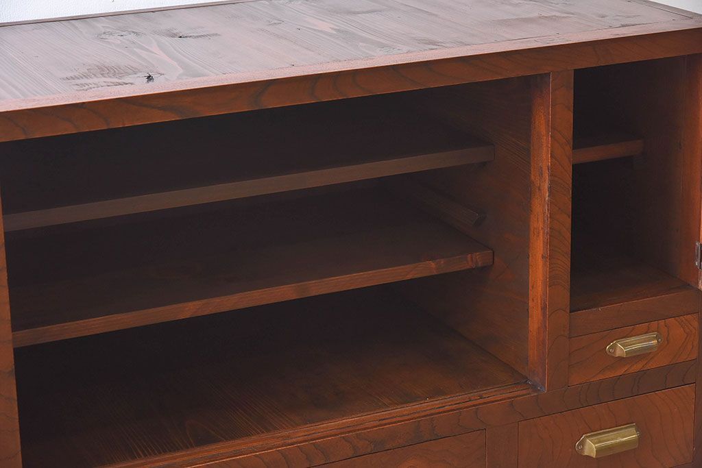 レトロ家具　昭和レトロ　前面ケヤキ材　人気のモールガラス入りのアンティーク収納棚(戸棚)