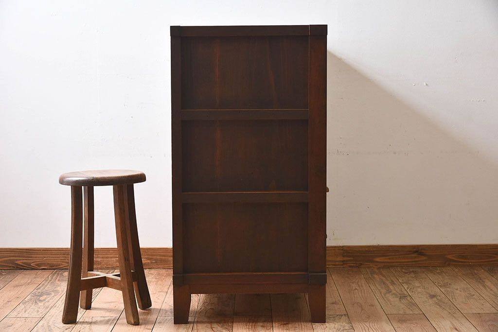 レトロ家具　昭和レトロ　前面ケヤキ材　人気のモールガラス入りのアンティーク収納棚(戸棚)