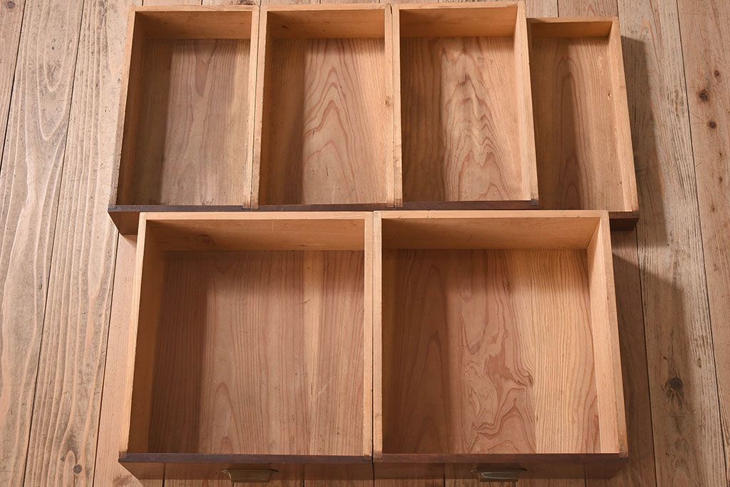 レトロ家具　昭和レトロ　前面ケヤキ材　人気のモールガラス入りのアンティーク収納棚(戸棚)