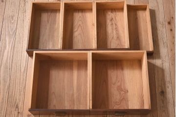 レトロ家具　昭和レトロ　前面ケヤキ材　人気のモールガラス入りのアンティーク収納棚(戸棚)