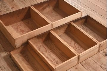 レトロ家具　昭和レトロ　前面ケヤキ材　人気のモールガラス入りのアンティーク収納棚(戸棚)