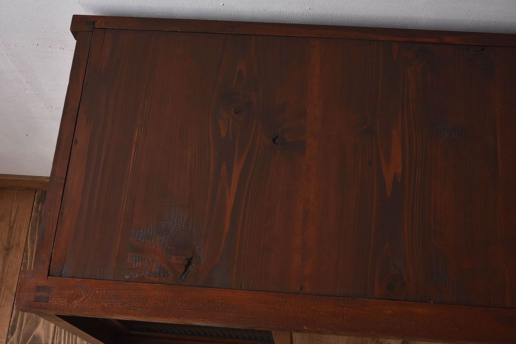 レトロ家具　昭和レトロ　前面ケヤキ材　人気のモールガラス入りのアンティーク収納棚(戸棚)