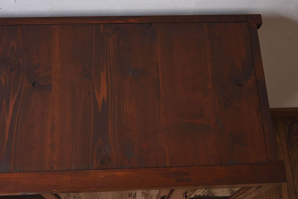 レトロ家具　昭和レトロ　前面ケヤキ材　人気のモールガラス入りのアンティーク収納棚(戸棚)