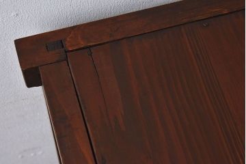 レトロ家具　昭和レトロ　前面ケヤキ材　人気のモールガラス入りのアンティーク収納棚(戸棚)