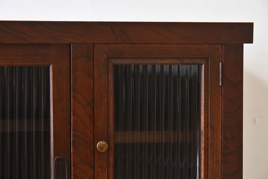 レトロ家具　昭和レトロ　前面ケヤキ材　人気のモールガラス入りのアンティーク収納棚(戸棚)