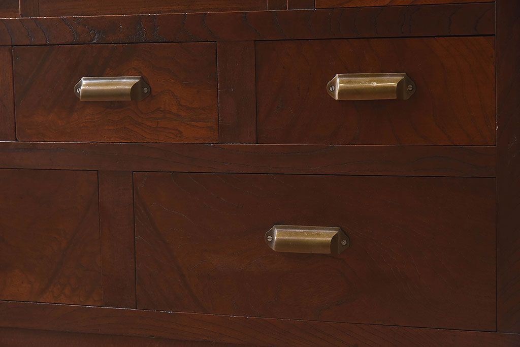 レトロ家具　昭和レトロ　前面ケヤキ材　人気のモールガラス入りのアンティーク収納棚(戸棚)