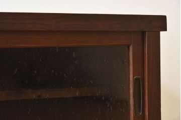アンティーク家具　和製アンティーク　気泡ガラス入り!鉄脚付き収納棚(戸棚)