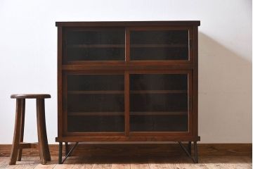 アンティーク家具　和製アンティーク　気泡ガラス入り!鉄脚付き収納棚(戸棚)