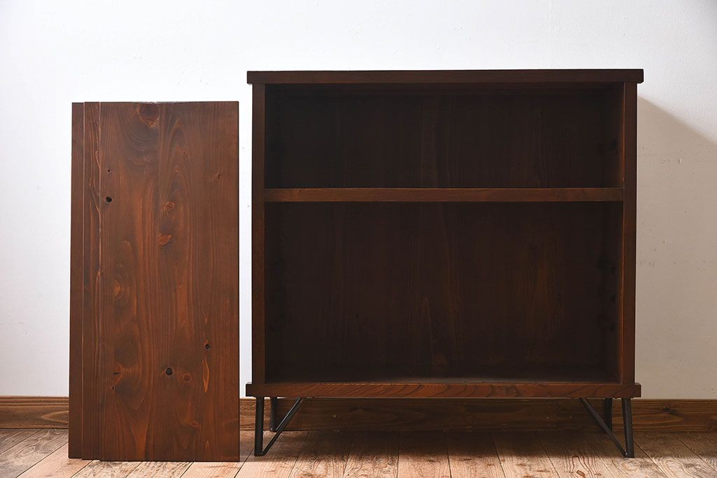 アンティーク家具　和製アンティーク　気泡ガラス入り!鉄脚付き収納棚(戸棚)