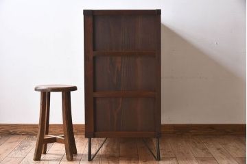 アンティーク家具　和製アンティーク　気泡ガラス入り!鉄脚付き収納棚(戸棚)