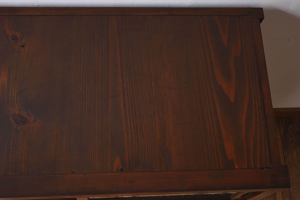 アンティーク家具　和製アンティーク　気泡ガラス入り!鉄脚付き収納棚(戸棚)