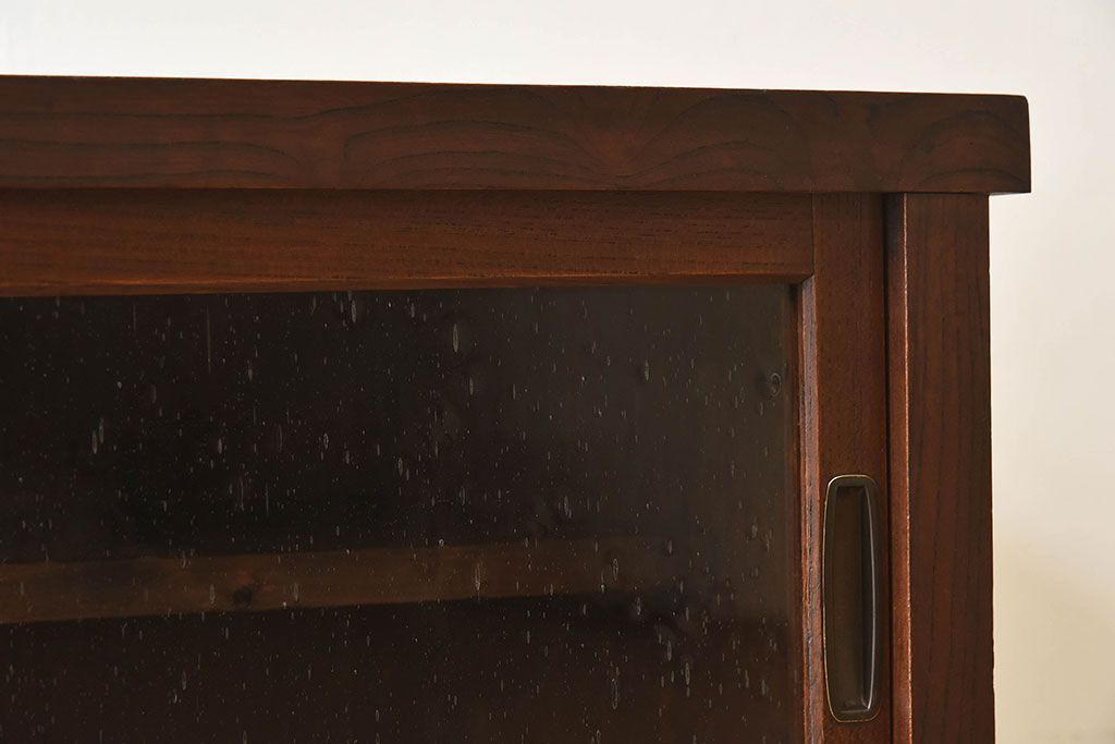 アンティーク家具　和製アンティーク　気泡ガラス入り!鉄脚付き収納棚(戸棚)