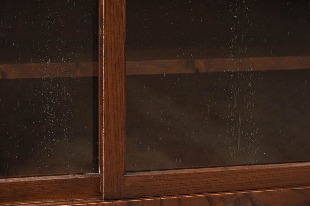 アンティーク家具　和製アンティーク　気泡ガラス入り!鉄脚付き収納棚(戸棚)