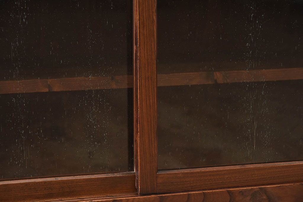 アンティーク家具　和製アンティーク　気泡ガラス入り!鉄脚付き収納棚(戸棚)