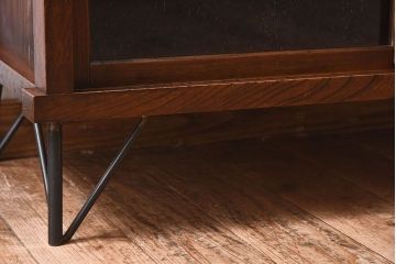 アンティーク家具　和製アンティーク　気泡ガラス入り!鉄脚付き収納棚(戸棚)