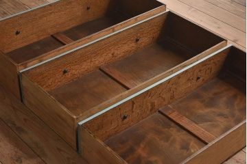 ペイント家具　可愛らしいデザインのイギリスアンティークチェスト(引き出し)