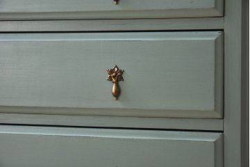 ペイント家具　可愛らしいデザインのイギリスアンティークチェスト(引き出し)