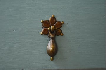 ペイント家具　可愛らしいデザインのイギリスアンティークチェスト(引き出し)