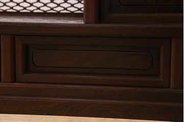 民芸家具　高級品!鉄刀木(タガヤサン)材製の重厚感ある飾り棚(陳列棚)