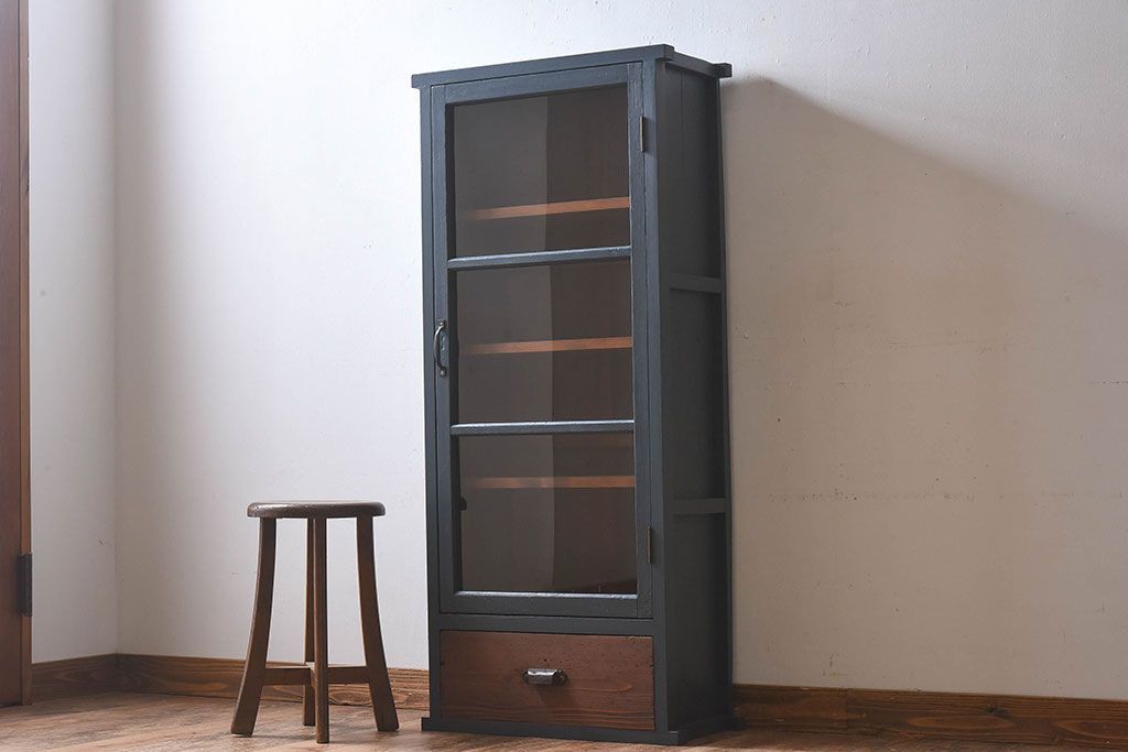 ペイント家具　シックなカラーがお洒落なキャビネット(収納棚、戸棚)