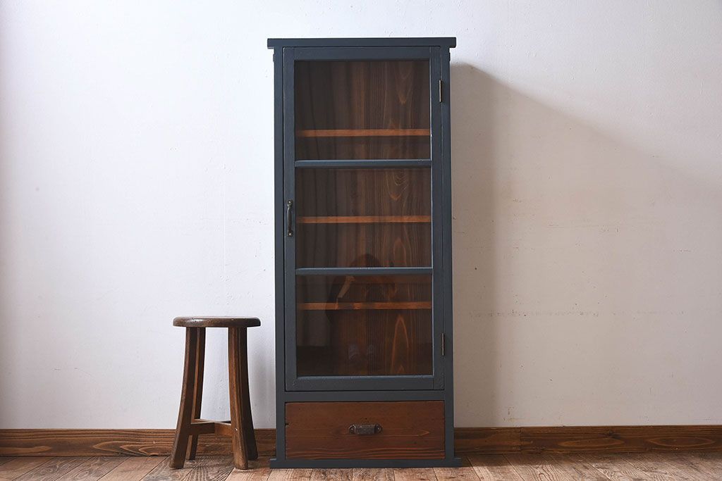 ペイント家具　シックなカラーがお洒落なキャビネット(収納棚、戸棚)