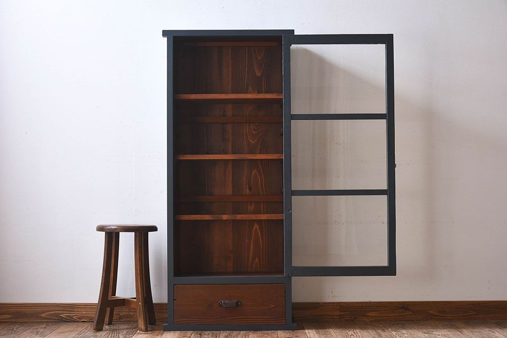 ペイント家具　シックなカラーがお洒落なキャビネット(収納棚、戸棚)