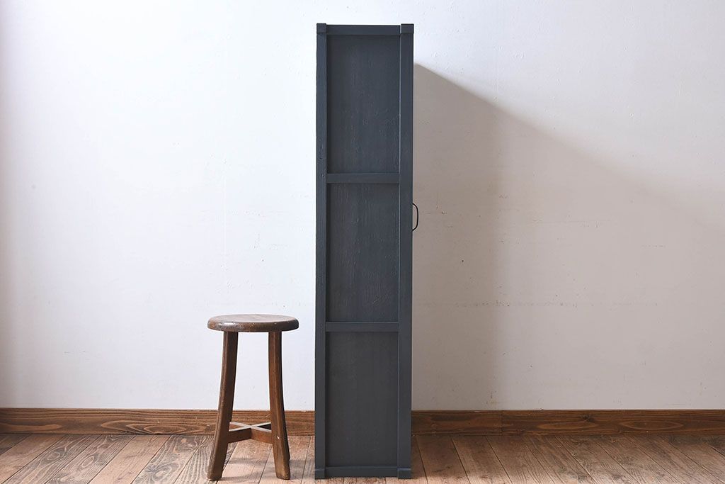 ペイント家具　シックなカラーがお洒落なキャビネット(収納棚、戸棚)