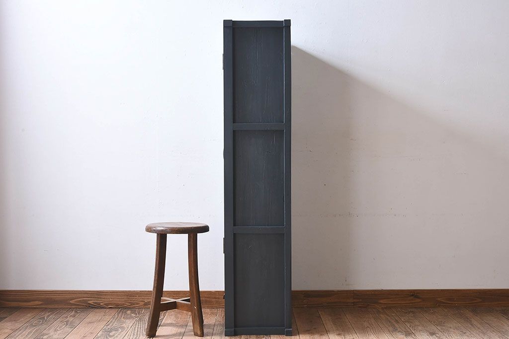 ペイント家具　シックなカラーがお洒落なキャビネット(収納棚、戸棚)