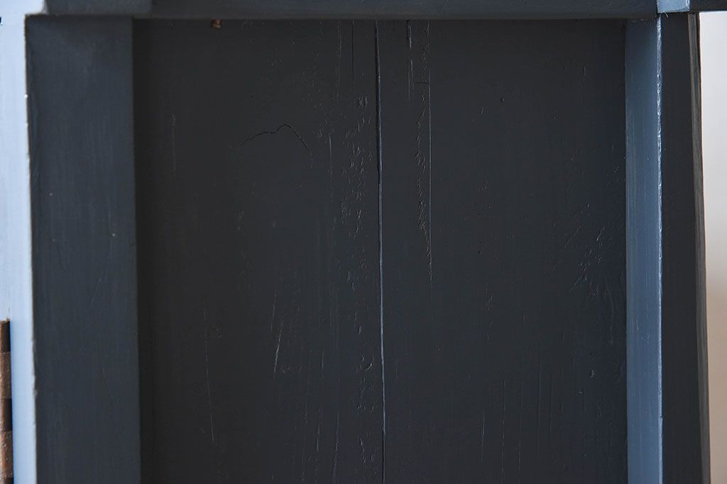 ペイント家具　シックなカラーがお洒落なキャビネット(収納棚、戸棚)