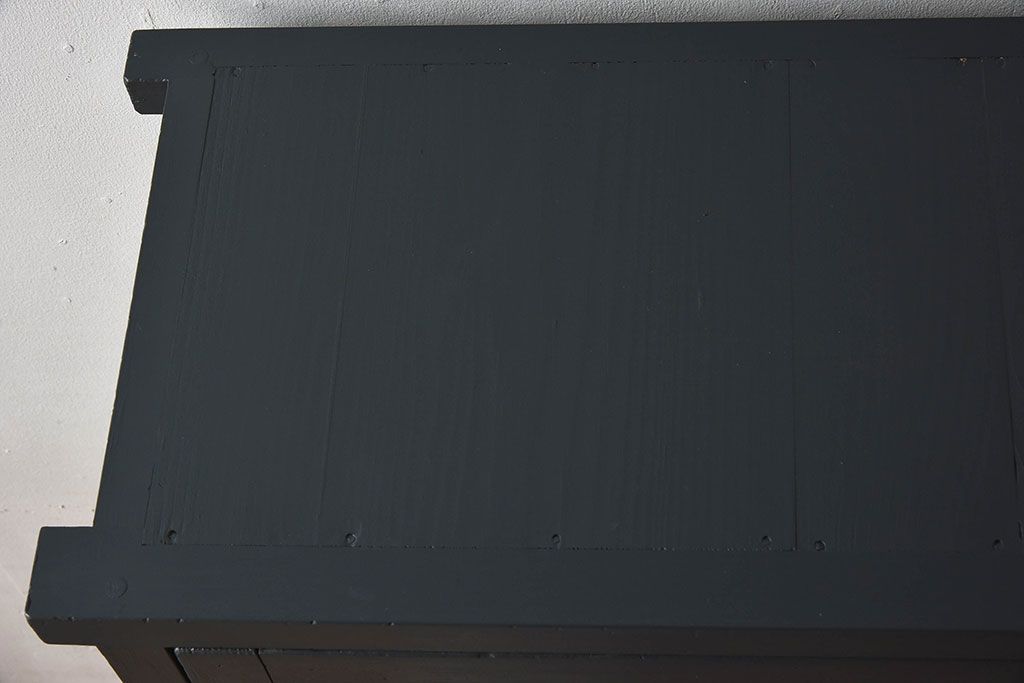 ペイント家具　シックなカラーがお洒落なキャビネット(収納棚、戸棚)