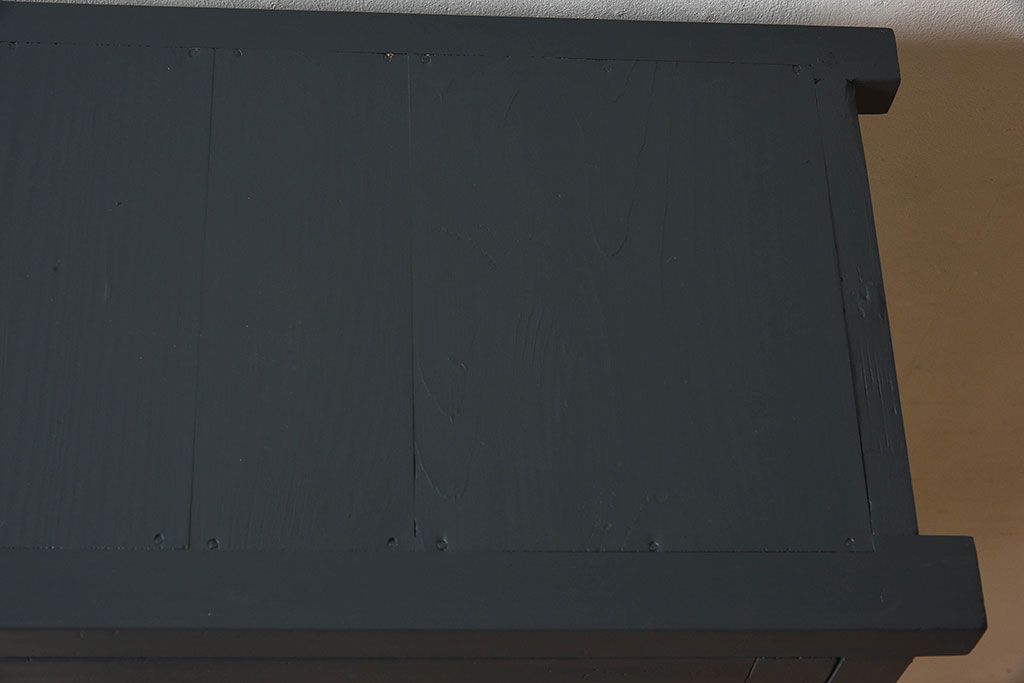 ペイント家具　シックなカラーがお洒落なキャビネット(収納棚、戸棚)