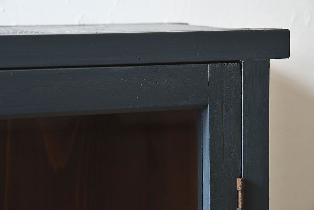 ペイント家具　シックなカラーがお洒落なキャビネット(収納棚、戸棚)