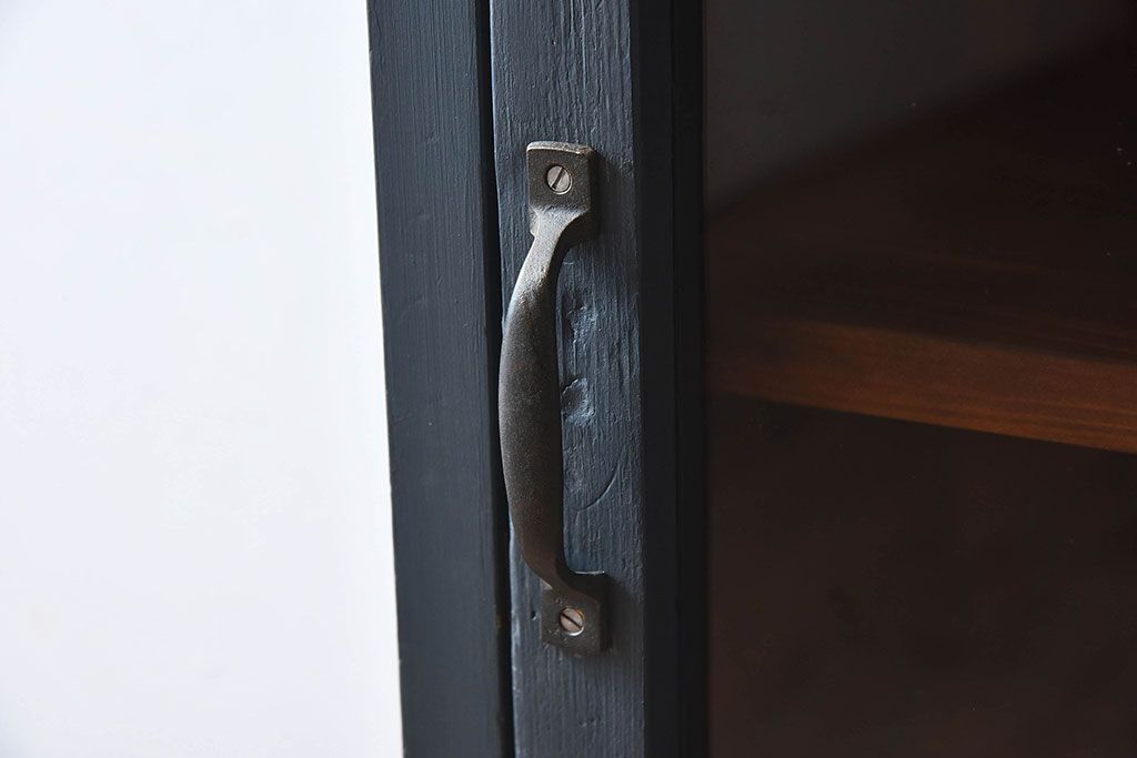 ペイント家具　シックなカラーがお洒落なキャビネット(収納棚、戸棚)