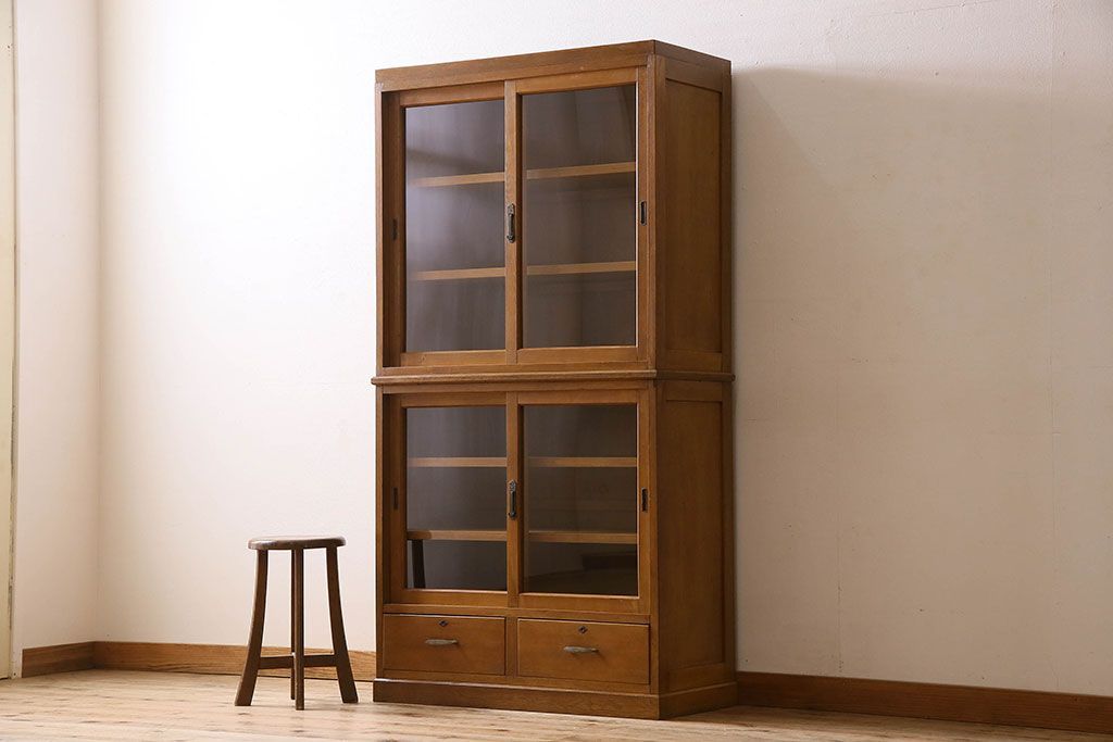 レトロ家具　和製アンティーク　昭和レトロなデザインが魅力的な重ね食器棚(収納棚)