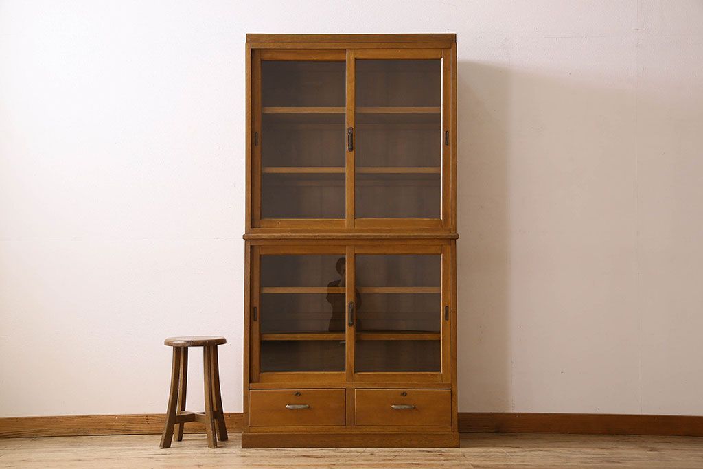 レトロ家具　和製アンティーク　昭和レトロなデザインが魅力的な重ね食器棚(収納棚)