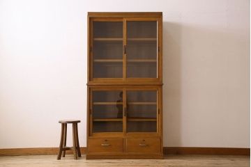 レトロ家具　和製アンティーク　昭和レトロなデザインが魅力的な重ね食器棚(収納棚)