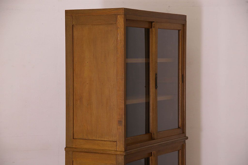 レトロ家具　和製アンティーク　昭和レトロなデザインが魅力的な重ね食器棚(収納棚)