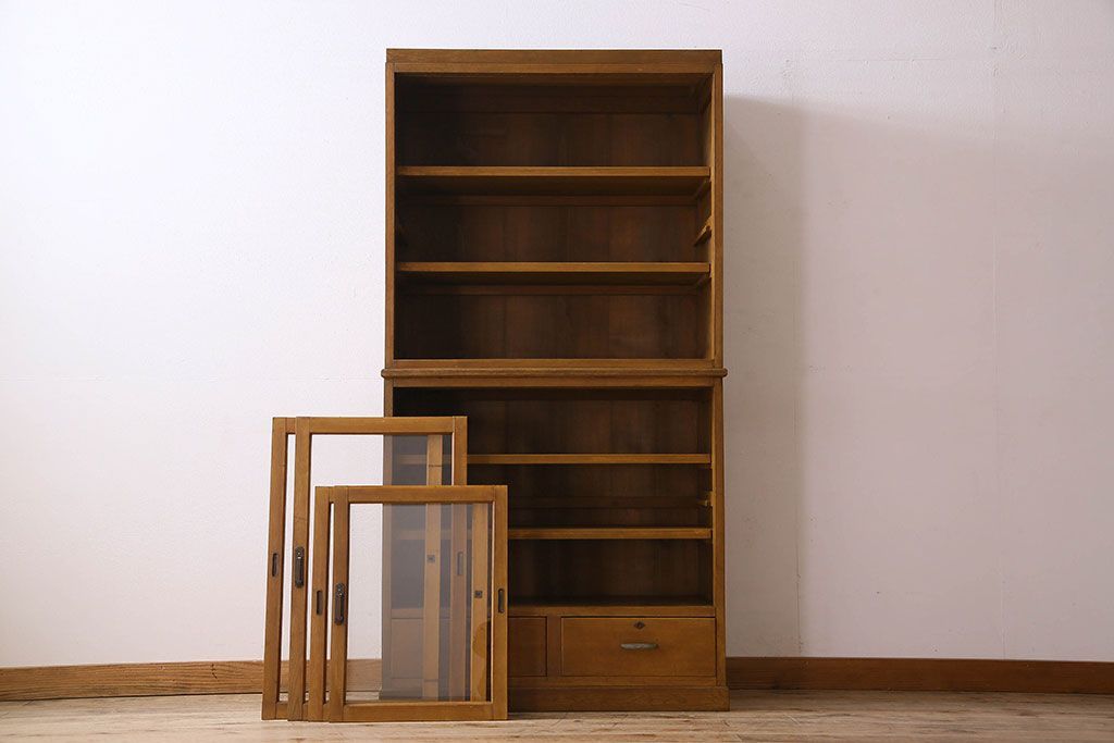 レトロ家具　和製アンティーク　昭和レトロなデザインが魅力的な重ね食器棚(収納棚)