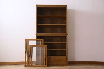 レトロ家具　和製アンティーク　昭和レトロなデザインが魅力的な重ね食器棚(収納棚)