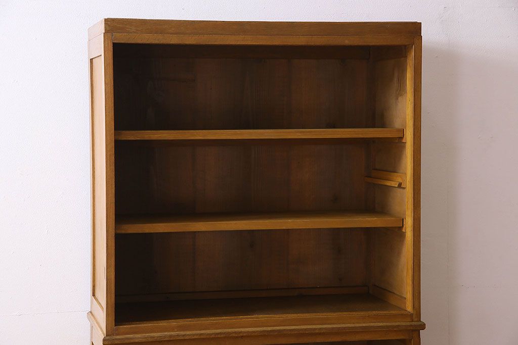 レトロ家具　和製アンティーク　昭和レトロなデザインが魅力的な重ね食器棚(収納棚)