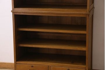 レトロ家具　和製アンティーク　昭和レトロなデザインが魅力的な重ね食器棚(収納棚)