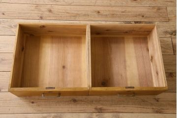 レトロ家具　和製アンティーク　昭和レトロなデザインが魅力的な重ね食器棚(収納棚)