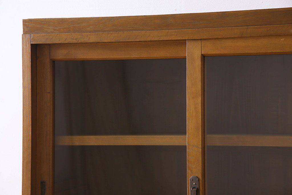 レトロ家具　和製アンティーク　昭和レトロなデザインが魅力的な重ね食器棚(収納棚)