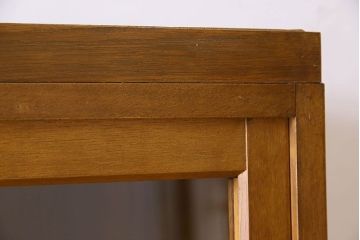 レトロ家具　和製アンティーク　昭和レトロなデザインが魅力的な重ね食器棚(収納棚)