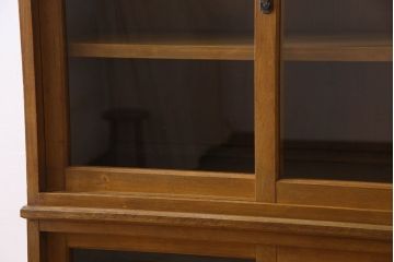 レトロ家具　和製アンティーク　昭和レトロなデザインが魅力的な重ね食器棚(収納棚)