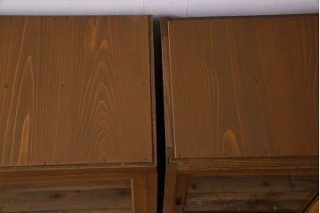 レトロ家具　和製アンティーク　昭和レトロなデザインが魅力的な重ね食器棚(収納棚)