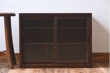 アンティーク家具　和製アンティーク　お洒落なチェッカーガラス入り!小さな収納棚(戸棚)