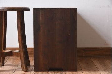 アンティーク家具　和製アンティーク　お洒落なチェッカーガラス入り!小さな収納棚(戸棚)