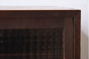 アンティーク家具　和製アンティーク　お洒落なチェッカーガラス入り!小さな収納棚(戸棚)