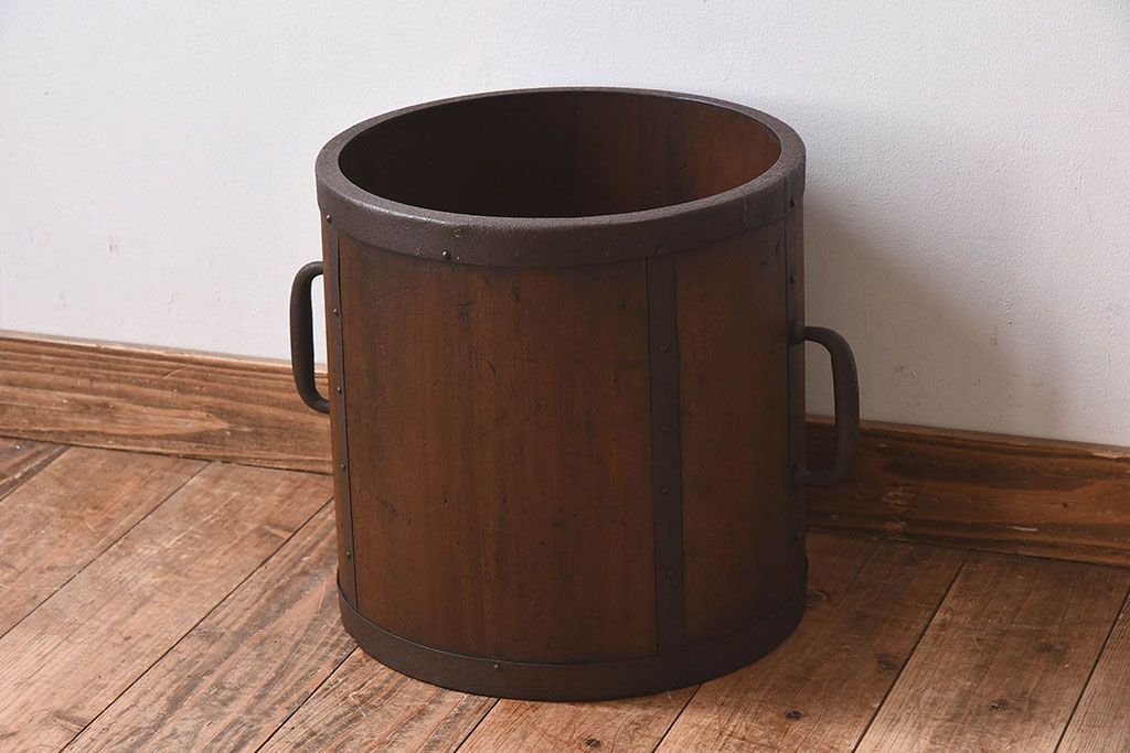 アンティーク雑貨　和製アンティーク　古い木の質感が味わい深い一斗升(一斗マス)